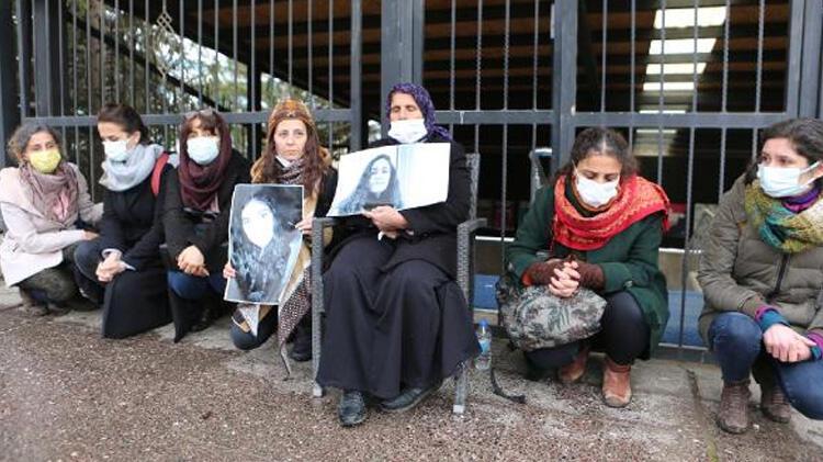Gülistan Doku’nun ailesi Tunceli Adliyesi önünde oturma eylemi başlattı