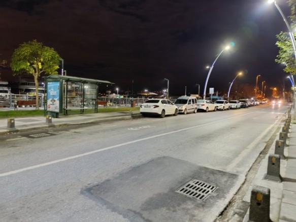 Gümüşsuyu Mahallesi’nde Trafik Sorunu: Durak Cebi Otoparka Çevrildi