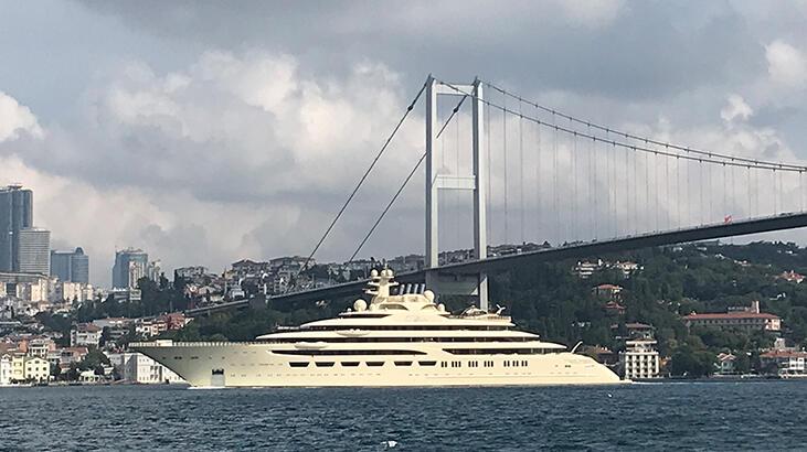 'Güzel kız' İstanbul Boğazı'ndan geçti