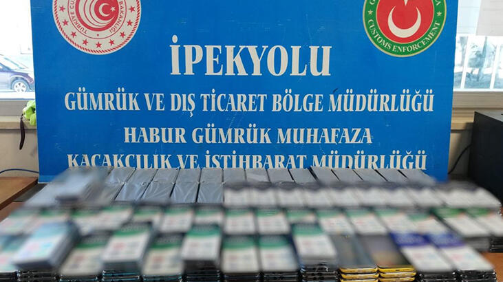 Habur Gümrük Kapısı'nda 1140 cep telefonu ele geçirildi
