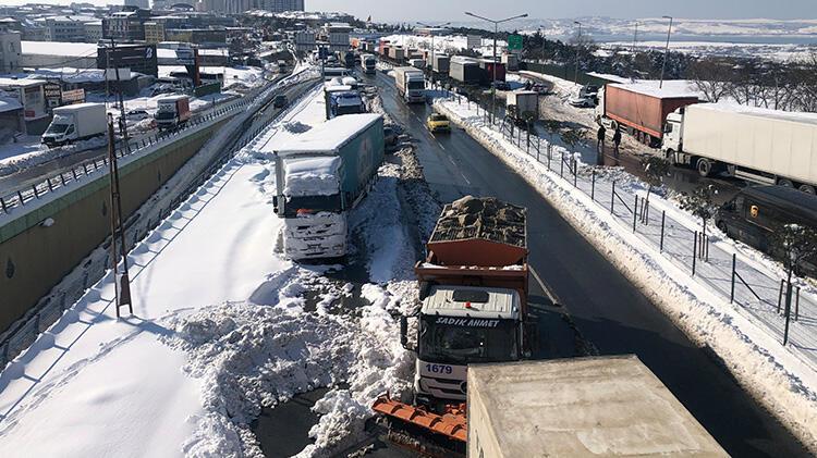Hadımköy yolu araçların çekilmesiyle trafiğe açıldı