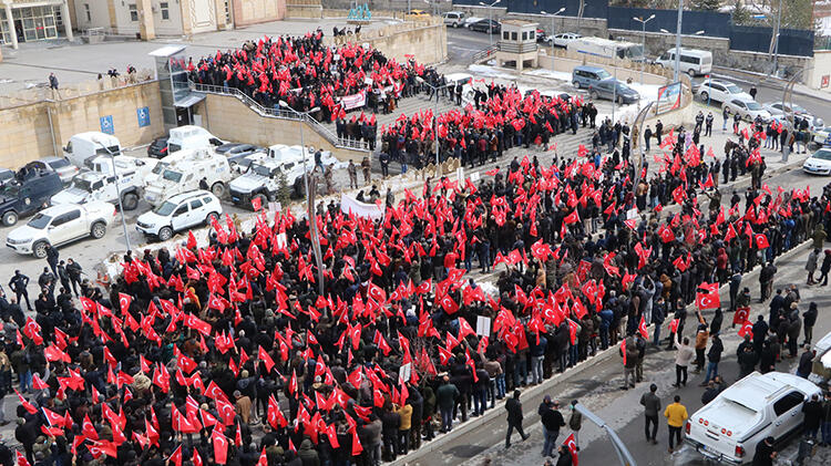 Hakkari, Gara'da 13 Türk vatandaşının şehit edilmesine tepki gösterdi