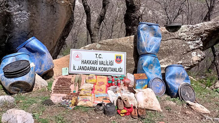 Hakkari'de PKK'lı teröristlere ait mühimmat ve yaşam malzemeleri ele geçirildi