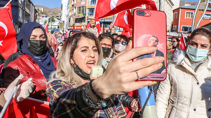 Hakkarili kadınlardan PKK'ya lanet yürüyüşü