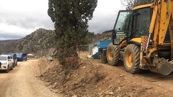 Hareketsiz halde görünce haber verdiler... Direksiyon başında ölü bulundu