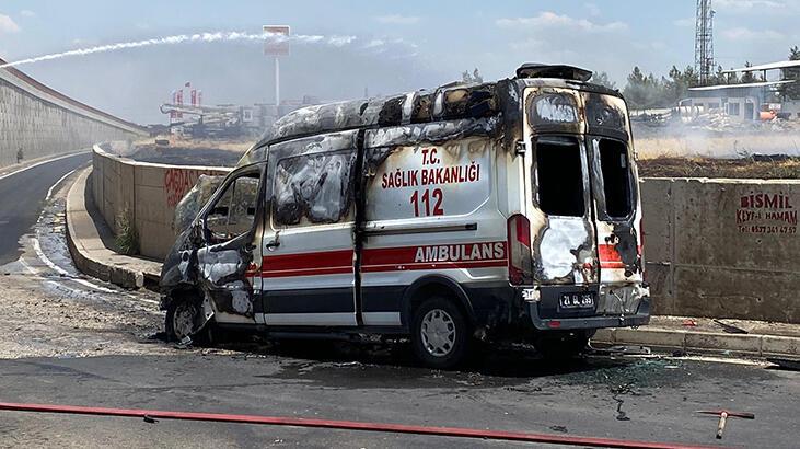 Hasta almaya gidilen ambulans, alev alev yandı
