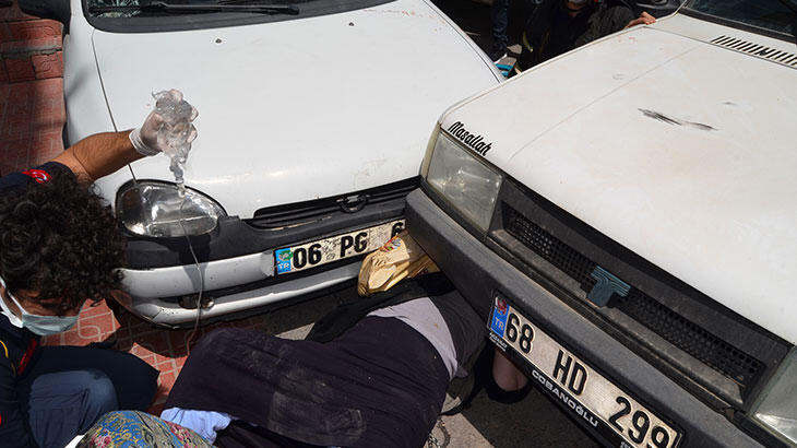 Hastaneden taburcu oldu! Evinin önünde kazada savrulan otomobil çarptı