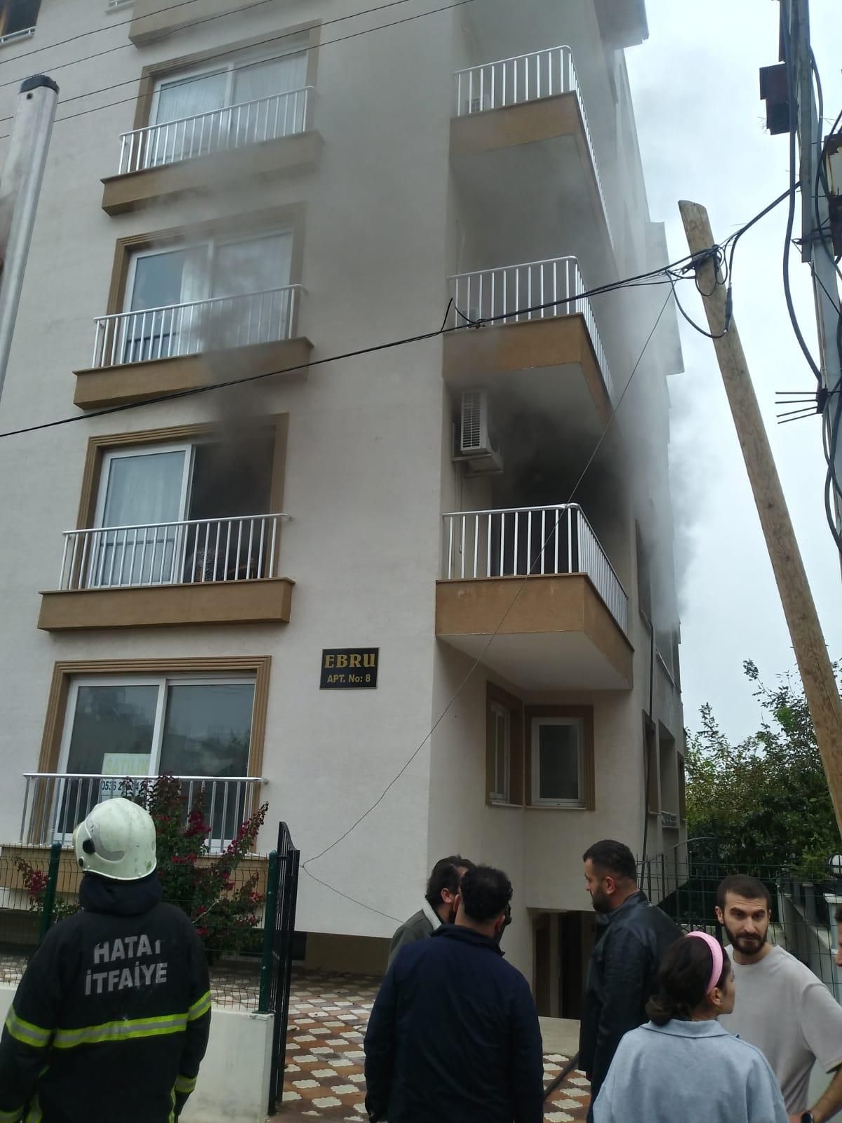 Hatay'da apartman dairesinde çıkan yangın söndürüldü