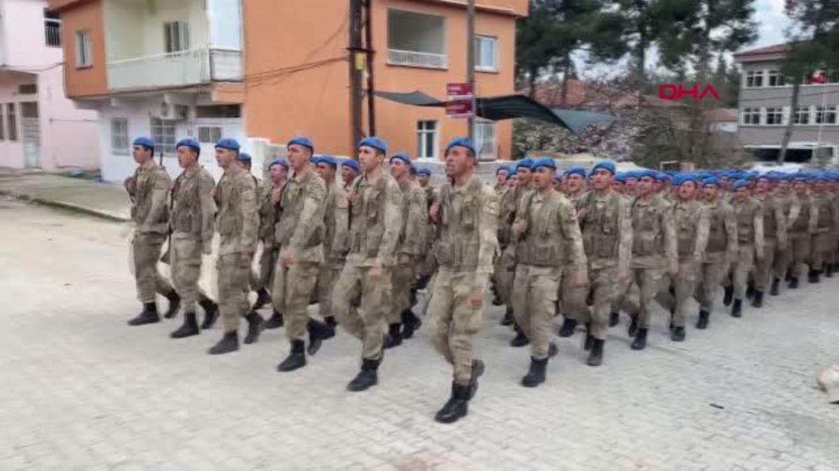 HATAY'DA GÖREVLENDİRİLEN 2 BİN 700 ASKER, KOMANDO MARŞIYLA KENTTEN AYRILDI