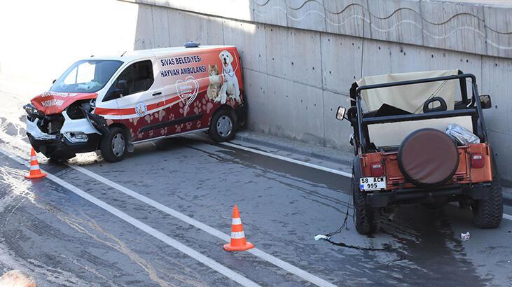 Hayvan ambulansı ile cip çarpıştı! Yaralılar var