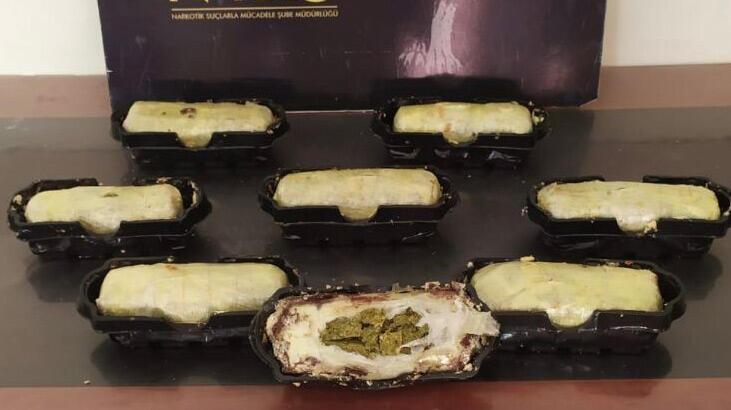 Hazır kek poşeti içinde esrar sevkiyatı polise takıldı