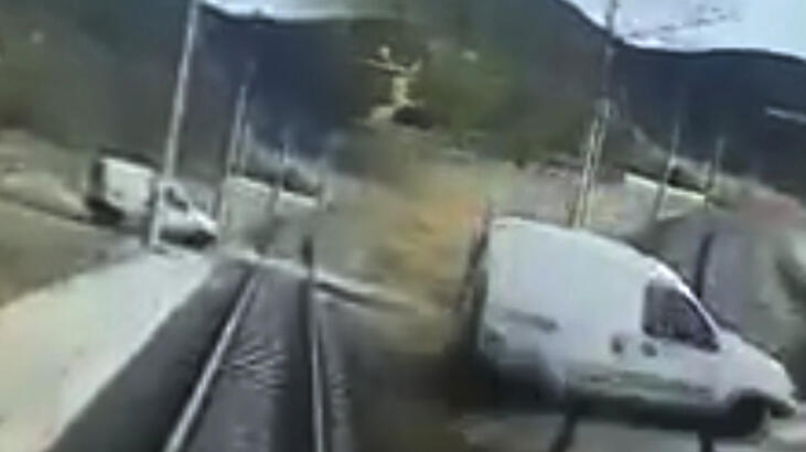 Hemzemin geçitte dayı ile yeğenin öldüğü kaza kamerada