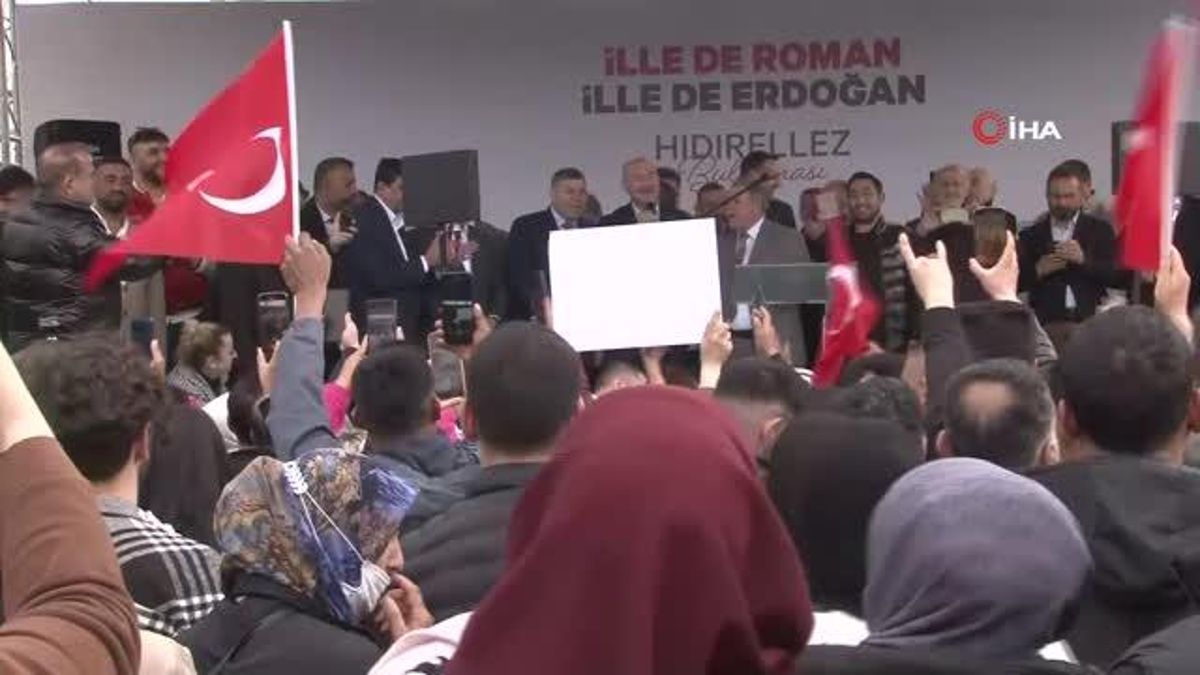 İçişleri Bakanı Soylu Fatih'te roman vatandaşlar ile bir araya geldi