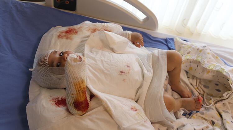 İftar sofrasında feci olay! Kaynar su üzerine döküldü