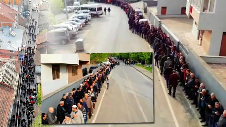 İki yıl sonra mahallede yine bayramlaşma kuyruğu