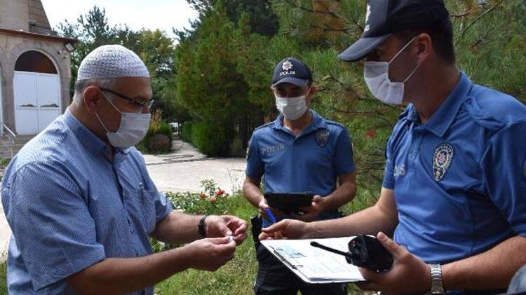 İmam cami bahçesinde bulduğu altınları polise teslim etti