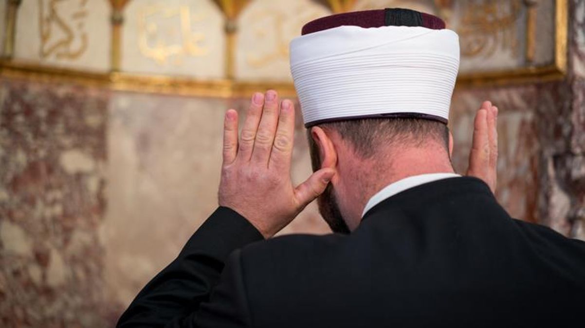 İmamı darbettiği iddiasıyla gözaltına alındı: Sürekli ezan okuyup başımızı şişiriyorsun