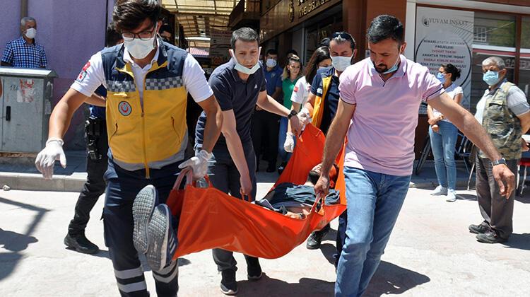 İnşaat mühendisi, ofisinde 300 lira için bıçaklandı