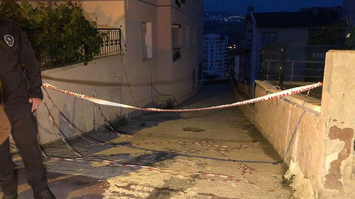 İnşaat nedeniyle göçük oluşan 3 katlı apartman tahliye edildi