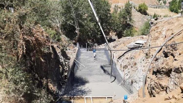 İnşaatta feci ölüm iskeleden düştü, karnına demir çubuk saplandı