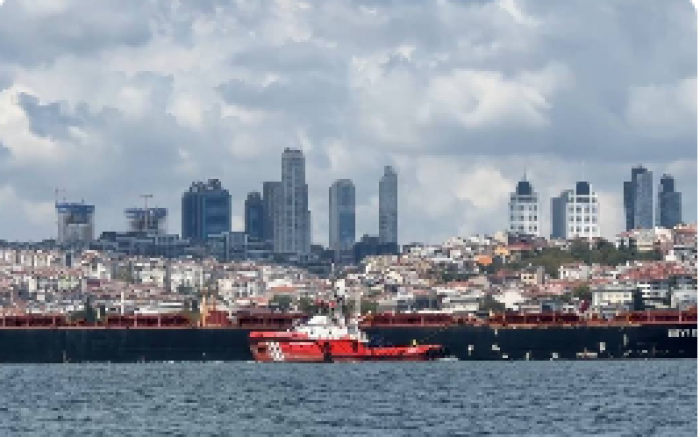 İstanbul Boğazı Liberya bayraklı kuru yük gemisi geçişi nedeniyle transit gemi geçişine kapatıldı