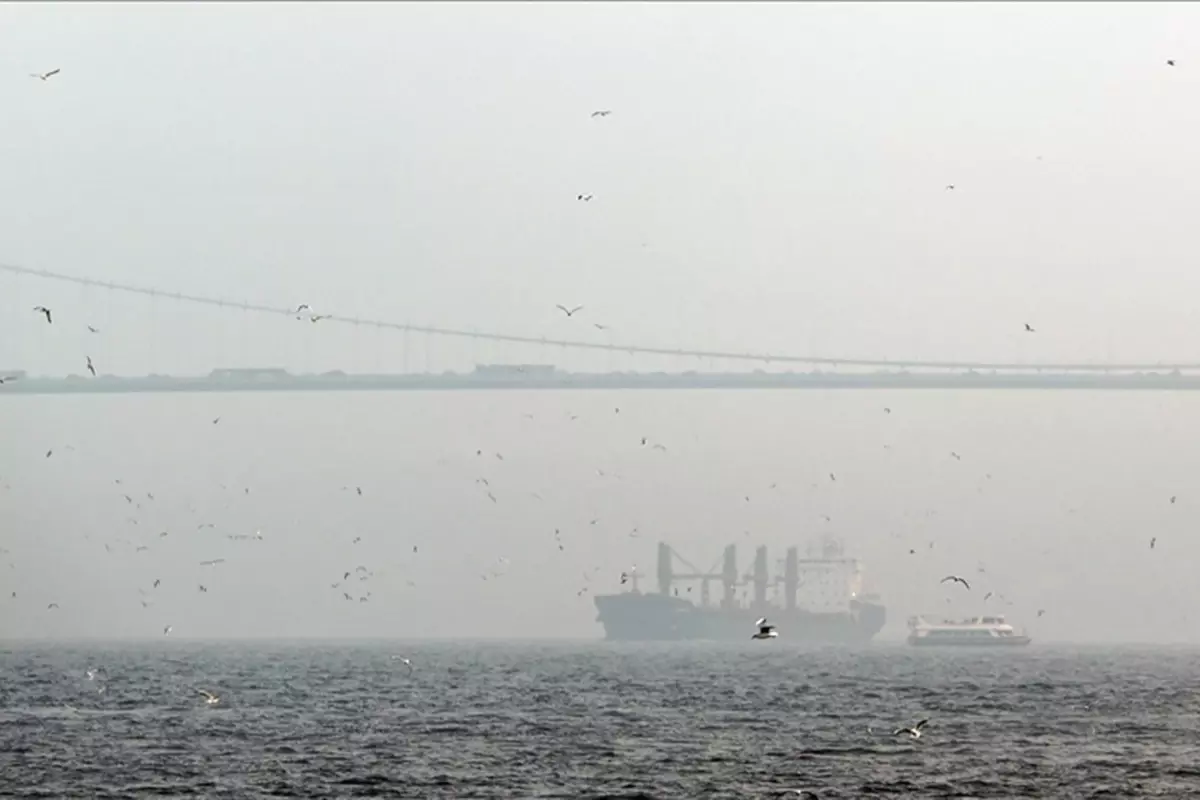 İstanbul Boğazı'nda gemi trafiği askıya alındı