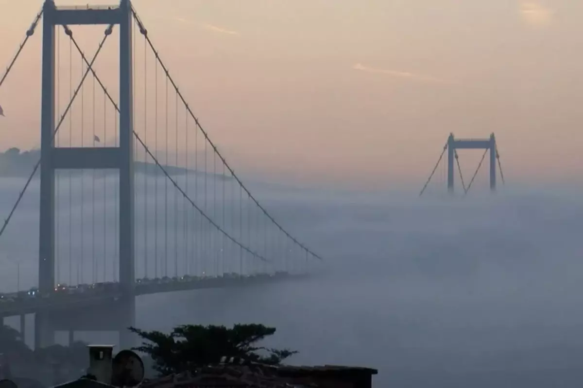 İstanbul Boğazı'nda gemi trafiği çift yönlü askıya alındı