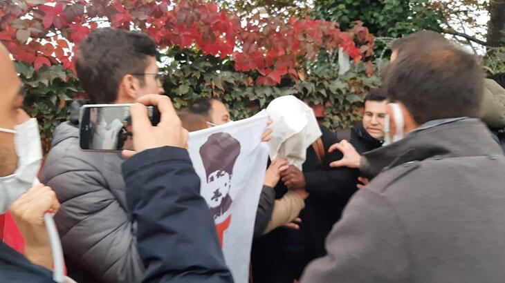 İstanbul Valiliği: ABD'li sivil personelin başına çuval geçirmeye çalışan 17 şüpheli gözaltına alındı
