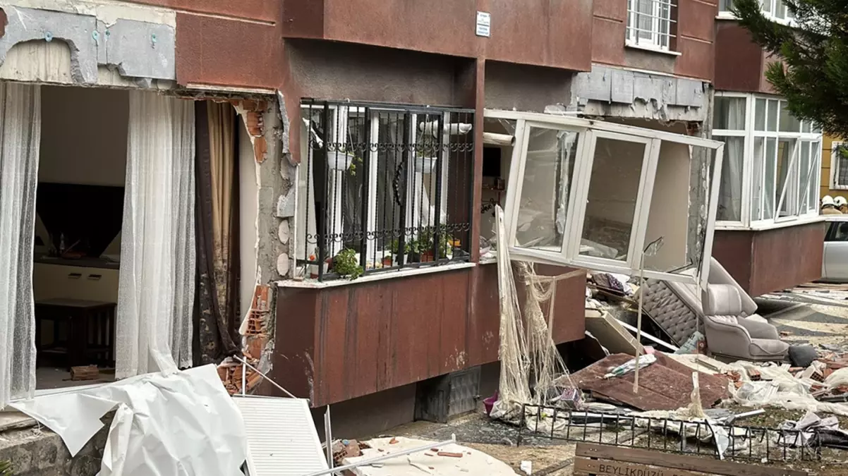 İstanbul'da 14 katlı binada patlama: 1 can kaybı, 3 yaralı