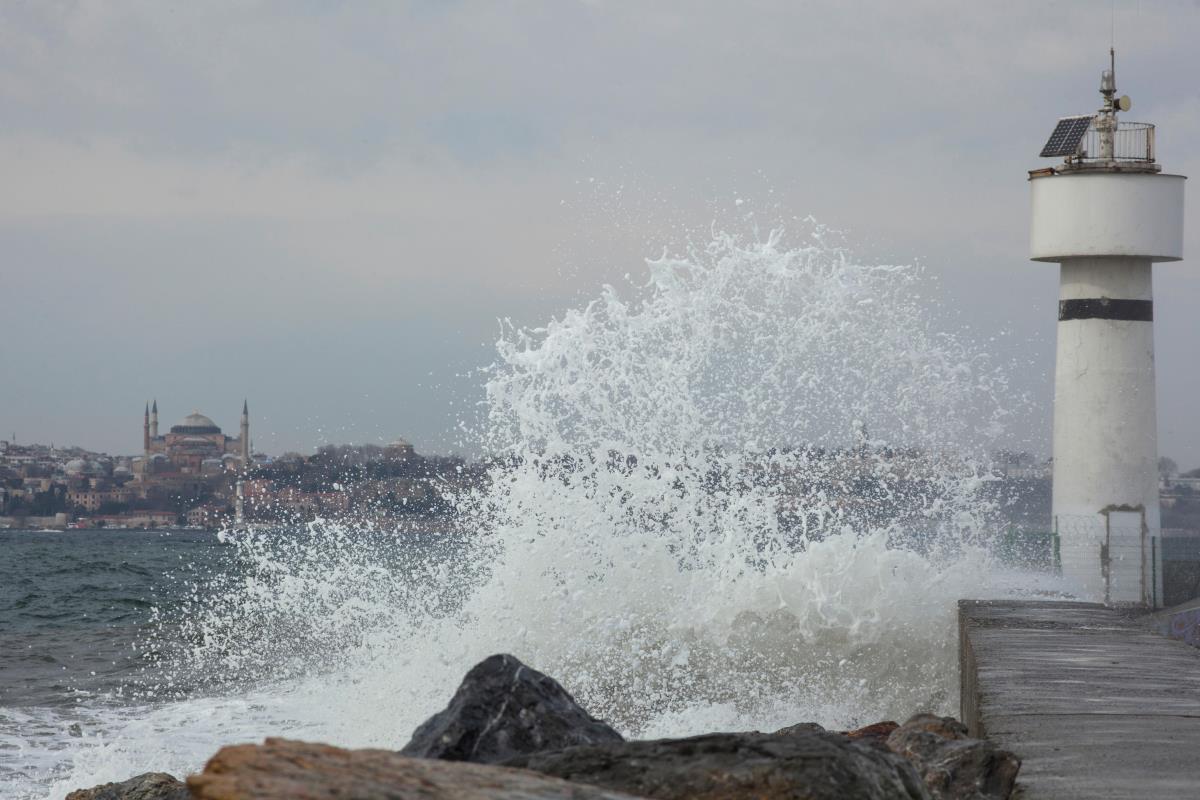 İstanbul'da 17 ilçe tsunami riski altında! Uyarı tabelaları asıldı