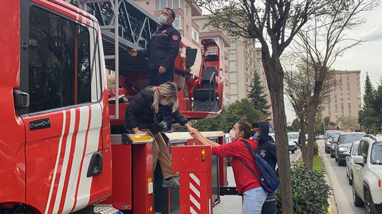 İstanbul'da büyük panik! Tek tek kurtarıldılar