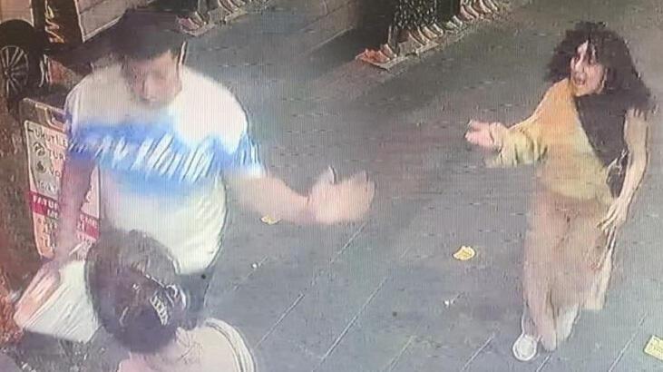 İstanbul’da dehşet anları! Yolda yürüyen kadını tokatladı