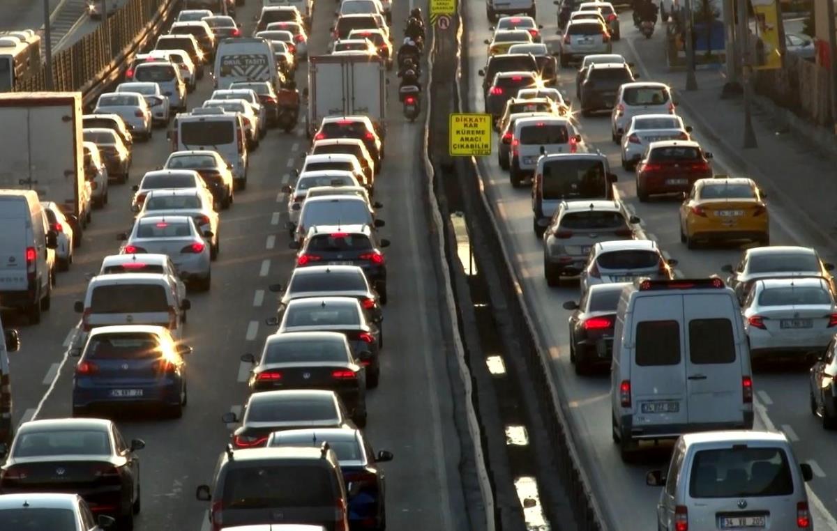 İstanbul'da iftar öncesi trafik yoğunluğu yüzde 72'ye çıktı