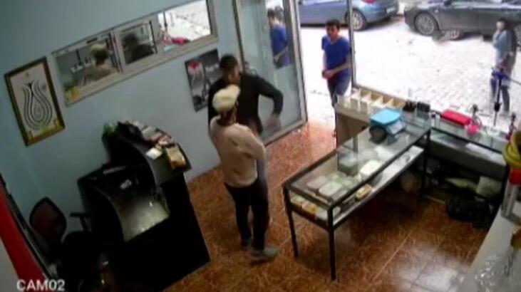 İstanbul’da iki arkadaşın 'yan bakma' kavgası!