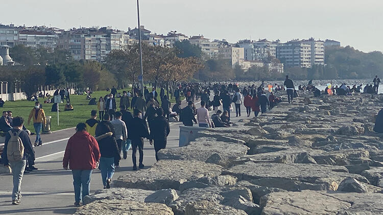 İstanbul'da kısıtlama bitti, sahiller doldu taştı!