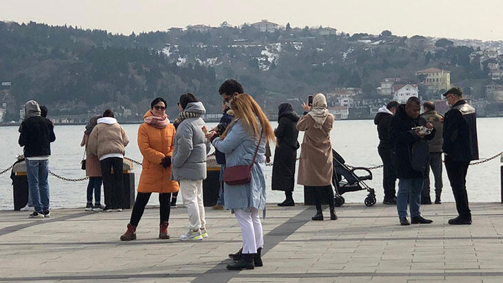 İstanbul'da kısıtlama gününde sahillere turist akını
