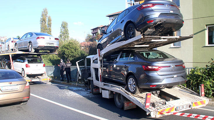 İstanbul'da milyonluk kaza! Otomobil taşıyan kamyonlar çarpıştı