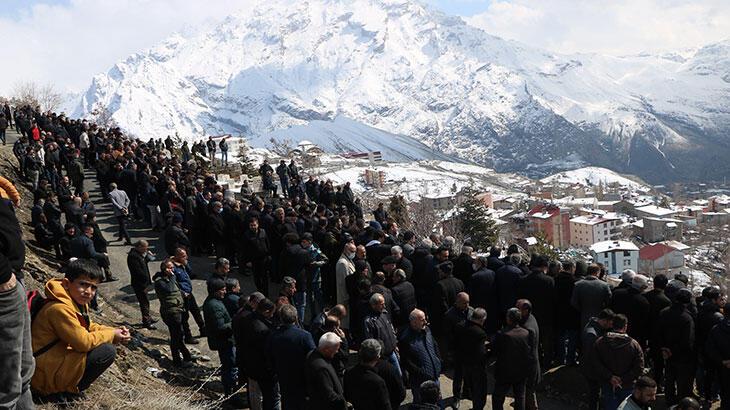 İstanbul’da öldürülen Sözer kardeşleri yüzlerce kişi uğurladı