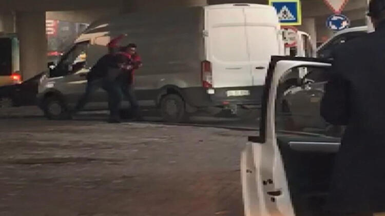 İstanbul'da şok eden an! Önce çarptı sonra dövdü