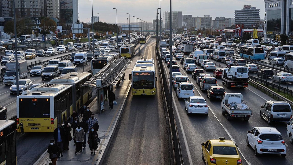 İstanbul'da toplu ulaşıma yüzde 40 zam! Tam bilet fiyatı 5,48 TL'den 7,67 TL'ye çıktı