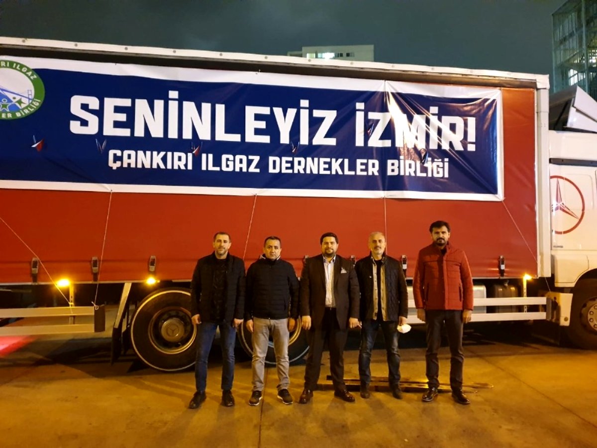 İstanbul'daki Ilgazlılar'dan depremzedelere bir tır dolusu yardım