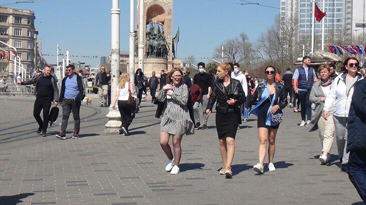 İstiklal Caddesi'nde 'maskesiz' normalleşme