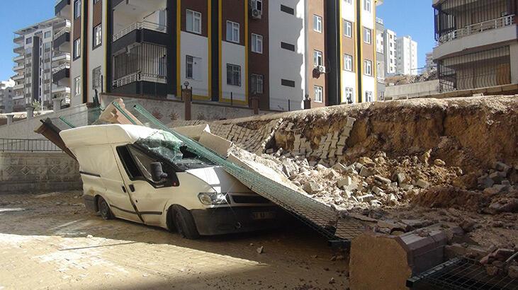 İstinat duvarı çöktü, göçük altında kalan operatör öldü