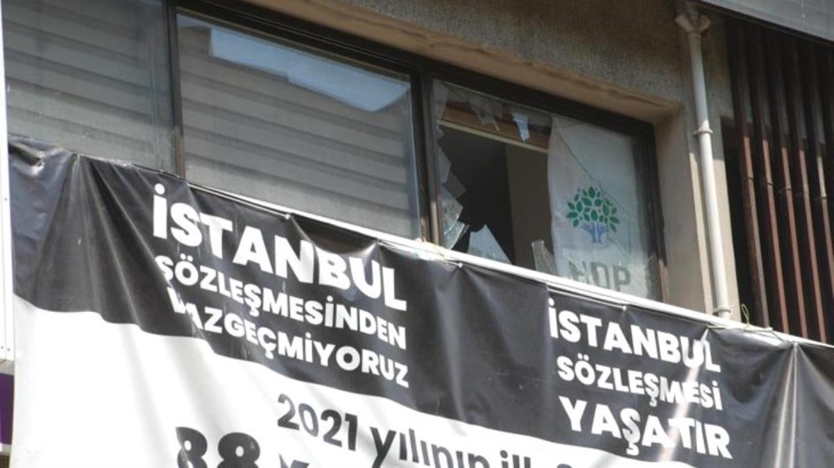 İzmir il binasına yapılan baskınla ilgili HDP'den ilk açıklama: Binamız ateşe verildi