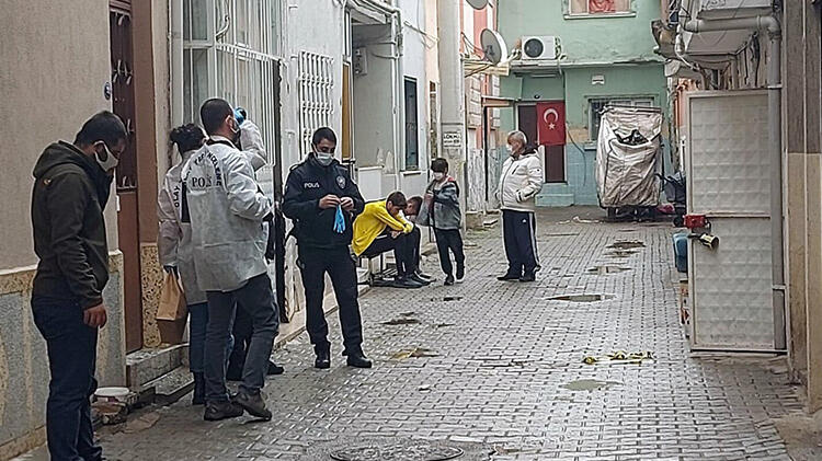 İzmir'de başından vurulmuş yaralı bulunan kişiyle ilgili 2 gözaltı