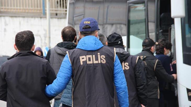 İzmir'de FETÖ operasyonu! Çok sayıda kişi tutuklandı
