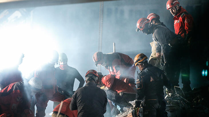 İzmir'deki depremde can kaybı 42'ye yükseldi