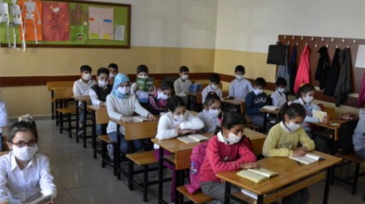 İzmir'deki depremin ardından okullarla ilgili flaş açıklama!