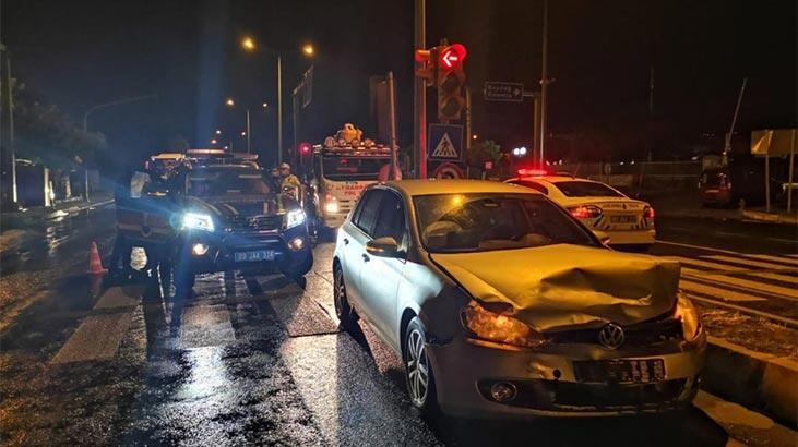 Jandarma ekip otosu otomobille çarpıştı