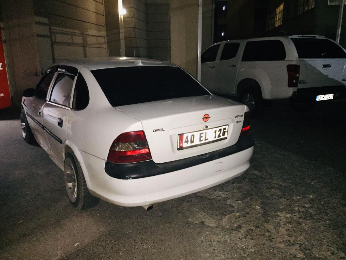 Jandarmadan kaçan araçta başından vurulmuş annenin cansız bedeni çıktı! 6 yaşındaki kızı da yanındaydı